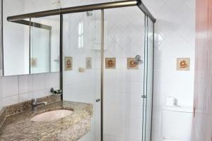 a bathroom with a sink and a shower at Pousada Kaianoá in Arraial do Cabo +98 photos