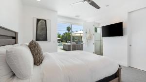 Postel nebo postele na pokoji v ubytování 2 Luxe Villas Sleeps 24 Pool Putting Green Polo Villas Mira by AvantStay + 86 fotografií