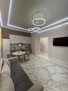 Kuchyň nebo kuchyňský kout v ubytování Luxury apartments in Astana