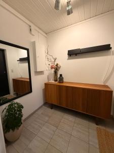 a room with a counter and a mirror on the wall at Leilighet i nord in Tromsø