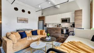 Kuchyň nebo kuchyňský kout v ubytování Urban Luxe Loft