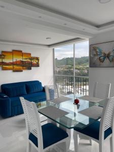 Χώρος καθιστικού στο Acqua Hills apartamento amoblado para estadías largas y confort