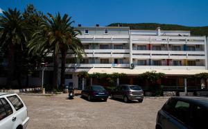 Afbeelding uit fotogalerij van Hotel BIP in Budva