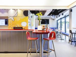 Televisyen dan/atau pusat hiburan di Ibis Styles Mulhouse Centre Gare