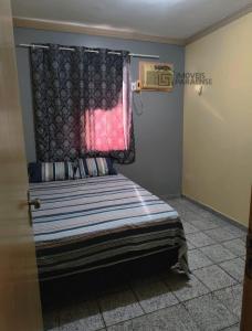 a small bedroom with a bed with a head board at Condomínio Royal Park in Ananindeua