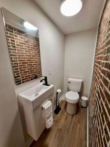 Koupelna v ubytování Bi-Level 3 BR plus Finished Basement that Sleeps 12