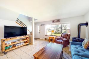 a living room with a large flat screen tv at Talisman Sweet Retreat in Nutria