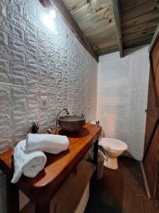 a bathroom with a sink and a toilet at La casita in Barra de Valizas