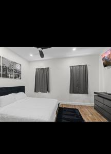 Ένα ή περισσότερα κρεβάτια σε δωμάτιο στο Beautiful 2 bedroom 1 bath unit 2 +9 φωτογραφίες