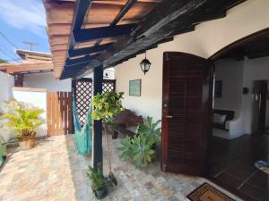 Imagine din galeria proprietății Casa completa no coração de Búzios com garagem în Búzios