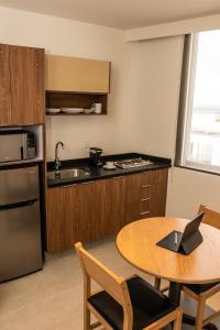 Η κουζίνα ή μικρή κουζίνα στο S22 Hotel & Suites