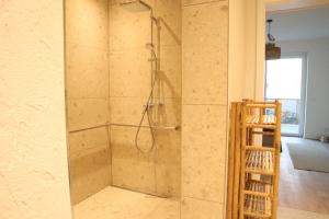 Bilik mandi di KaiserLogen Living +25 gambar