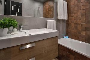 Kúpeľňa v ubytovaní Apartamentos Suites Oficentro Deluxe + 37 fotografií