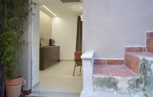 Η κουζίνα ή μικρή κουζίνα στο Lovely Apartment In Santa Maria Di Castell