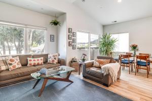 Gallery image of Half Moon Bay Vacation Rental 1 Mile to Beach! in Half Moon Bay +22 photos