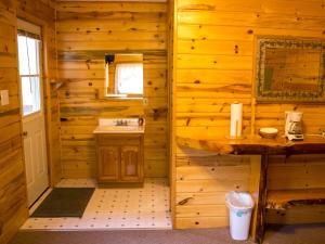 Gallery image of Midnight Sun Log Cabins in Moose Pass