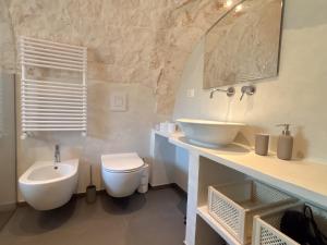 Ένα μπάνιο στο Trullo Chiò Charming Home +41 φωτογραφίες