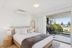 Postel nebo postele na pokoji v ubytování B by the SEA - by Coast Hosting