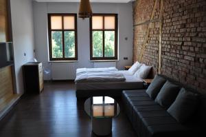 Łóżko lub łóżka w pokoju w obiekcie OperaHostel