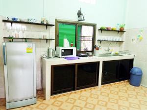 Afbeelding uit fotogalerij van house 1 for 6 paxs whole house 3 beds in Hat Yai