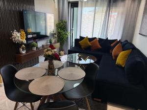 a living room with a blue couch and a table at Studio Le Cœur Casablanca in Casablanca