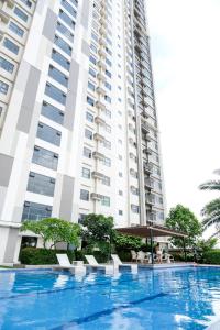a swimming pool in front of a tall building at Nica's Place in Cebu City