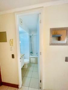 Ένα μπάνιο στο Studio in Lastarria - art, culture and gastronomy