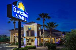 Days Inn & Suites by Wyndham Huntsville