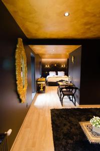 Gallery image of River Lodge Hotel Insolite in Maredsous