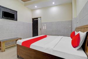 Ένα ή περισσότερα κρεβάτια σε δωμάτιο στο Hotel O Vishal Paradise