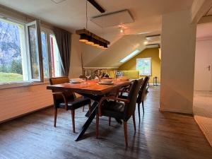 Imagine din galeria proprietății Wesley Panorama - Penthouse for Family & Friends în Kandersteg