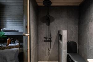 Ένα μπάνιο στο Arctic Mustache Lake Lodge +37 φωτογραφίες