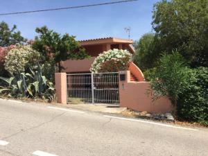 a house with a gate with flowers on it at Il Fenicottero Rosa in Olbia