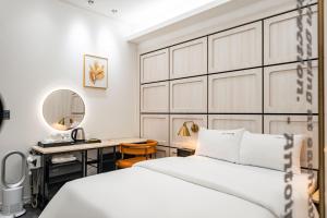 Ένα ή περισσότερα κρεβάτια σε δωμάτιο στο HotelInsta Main Branch