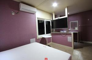 TV a/nebo společenská místnost v ubytování 6th Street Stay