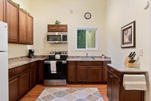 Η κουζίνα ή μικρή κουζίνα στο Ideal Getaway Near Lake Washington & Seattle +23 φωτογραφίες