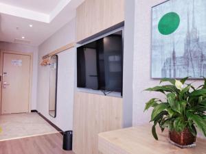 TV a/nebo společenská místnost v ubytování Thank Hotel Shandong Linyii Pingyi County Commerce and Trade City + 147 fotografií