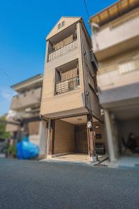 a building with a balcony on the side of a street at 勝清居 大阪獨棟車庫民宿 千日前線新深江站2分一線直達 難波日本橋 全新裝修3LDk in Osaka