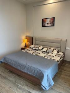 Ένα ή περισσότερα κρεβάτια σε δωμάτιο στο skylinestays