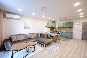a living room with a couch and a table at Петров 3 in Bŭnzareto