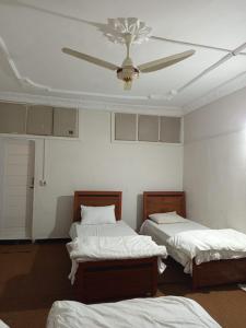 Gambar di galeri bagi Gohar Guest House and Khan Restaurant di Dādar