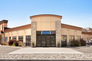 a building with a pharmacy sign in front of it at Travelodge by Wyndham Simcoe in Simcoe