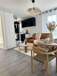 Le Chic & Cosy de Louvres - parking inclusにあるキッチンまたは簡易キッチン +11枚の写真