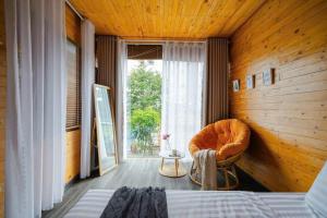 Ένα ή περισσότερα κρεβάτια σε δωμάτιο στο Homestay Nhà Tôi