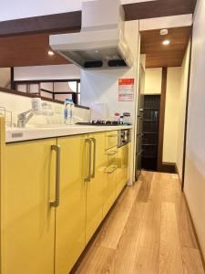 Kuchyň nebo kuchyňský kout v ubytování KINO SPACE Kyoto