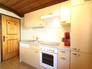 Dapur atau dapur kecil di Spacious Apartment near Ski Area in Mittersill