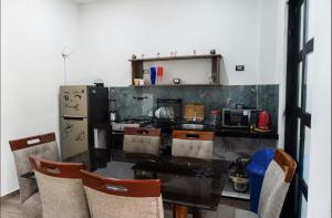 Η κουζίνα ή μικρή κουζίνα στο Casa en Ica con Piscina cerca a la Huacachina