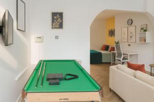 a living room with a pool table in a room at Colson - Best Find in Portsmouth, Sleeps 4, Centrally Located near City Centre, Gunwharf and University, Pool Table in Portsmouth