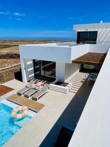 Bazén v ubytování Casa Horizon, piscine chauffée, Lajares nebo v jeho okolí