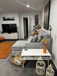 Ruang duduk di Seaside Retreat
